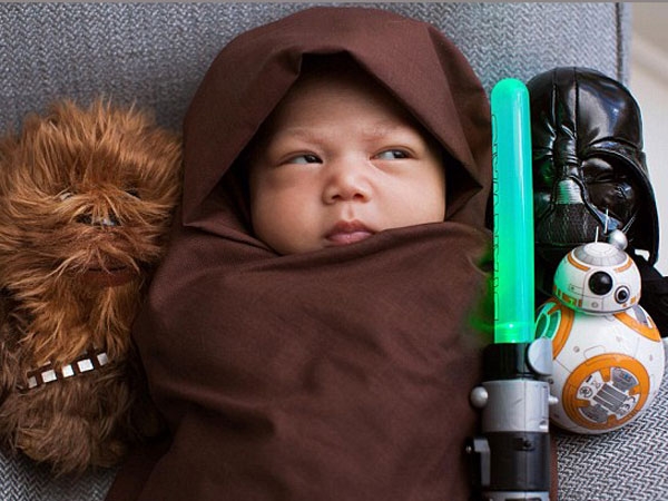 కుమార్తెకు ఈత నేర్పిస్తున్న జూకర్స్‌బర్గ్