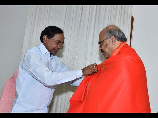 కేసీఆర్‌ను కలిసిన డా. నాగేశ్వరరెడ్డి