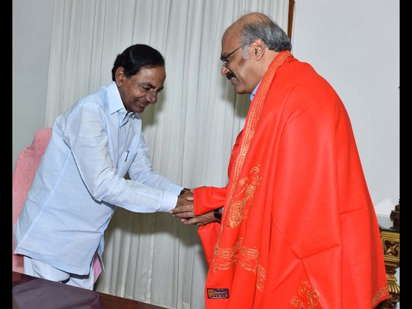 కేసీఆర్‌ను కలిసిన డా. నాగేశ్వరరెడ్డి