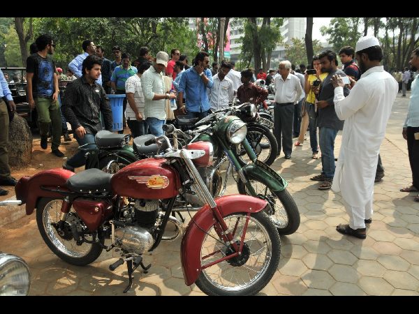  లుంబినీ పార్క్‌లో వింటేజ్ వాహనాల ప్రదర్శన