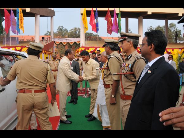  అభివృద్ధికి సమిష్టిగా పాటు పడదామన్న గవర్నర్ నరసింహాన్