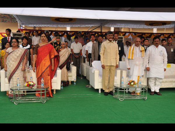  అభివృద్ధికి సమిష్టిగా పాటు పడదామన్న గవర్నర్ నరసింహాన్