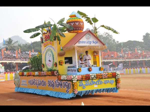  అభివృద్ధికి సమిష్టిగా పాటు పడదామన్న గవర్నర్ నరసింహాన్