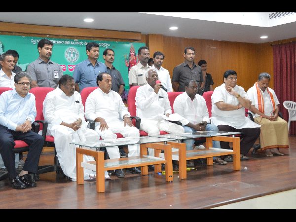 Devotees can heli-hop to Medaram Devotees can heli-hop to Medaram