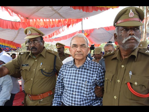 ఇంచార్జీ వీసి ఆవేదన