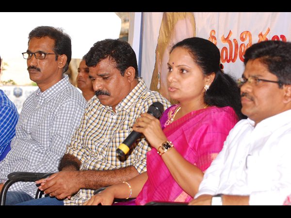 కవిత మీట్ ది ప్రెస్