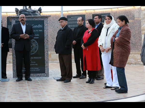 గాంధీ మెమోరియల్ వద్ద ఘనంగా రిపబ్లిక్ డే (ఫోటోలు) గాంధీ మెమోరియల్ వద్ద ఘనంగా రిపబ్లిక్ డే (ఫోటోలు)