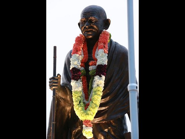 గాంధీ మెమోరియల్ వద్ద ఘనంగా రిపబ్లిక్ డే (ఫోటోలు) గాంధీ మెమోరియల్ వద్ద ఘనంగా రిపబ్లిక్ డే (ఫోటోలు)