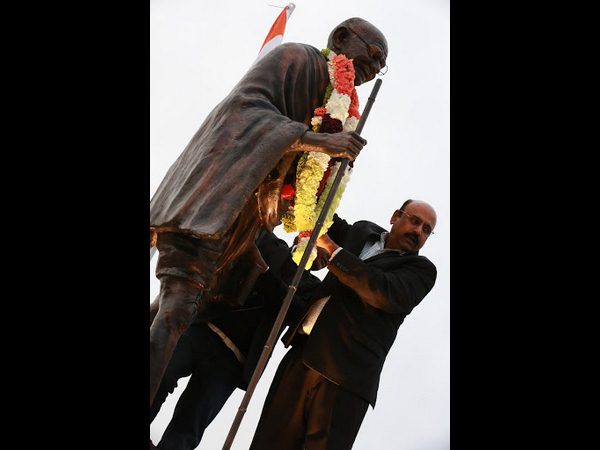 గాంధీ మెమోరియల్ వద్ద ఘనంగా రిపబ్లిక్ డే (ఫోటోలు) గాంధీ మెమోరియల్ వద్ద ఘనంగా రిపబ్లిక్ డే (ఫోటోలు)