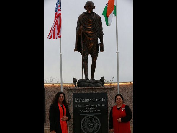 గాంధీ మెమోరియల్ వద్ద ఘనంగా రిపబ్లిక్ డే (ఫోటోలు) గాంధీ మెమోరియల్ వద్ద ఘనంగా రిపబ్లిక్ డే (ఫోటోలు)