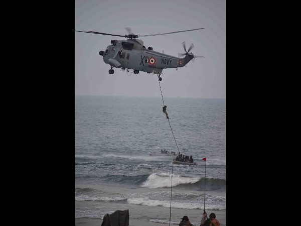 నేవీ విన్యాసాలు