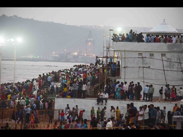 నేవీ విన్యాసాలు