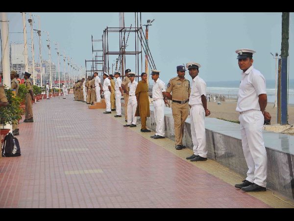 నేవీ విన్యాసాలు