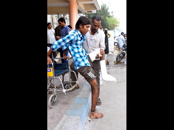 వైద్యుల ఆందోళన-రోగుల ఇక్కట్లు