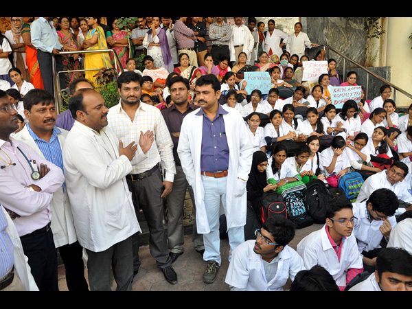 వైద్యుల ఆందోళన-రోగుల ఇక్కట్లు