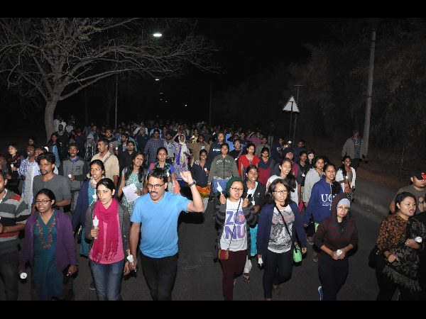 కొవ్వొత్తుల ర్యాలీ..