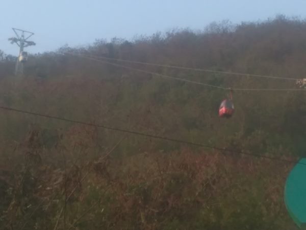  ఆనందం కాస్త ప్రమాదంగా: తెగిపడిన కైలాసగిరి రోప్‌వే