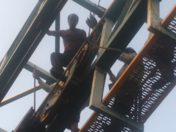 ఆనందం కాస్త ప్రమాదంగా: తెగిపడిన కైలాసగిరి రోప్‌వే