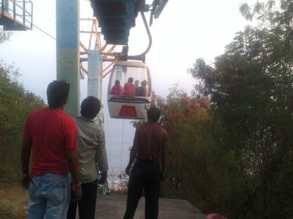  ఆనందం కాస్త ప్రమాదంగా: తెగిపడిన కైలాసగిరి రోప్‌వే