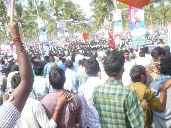 'కాపు గర్జన' ఉద్రిక్తం