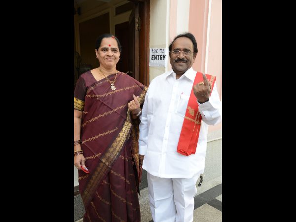  ఓటు వేసిన సినీ ప్రముఖులు