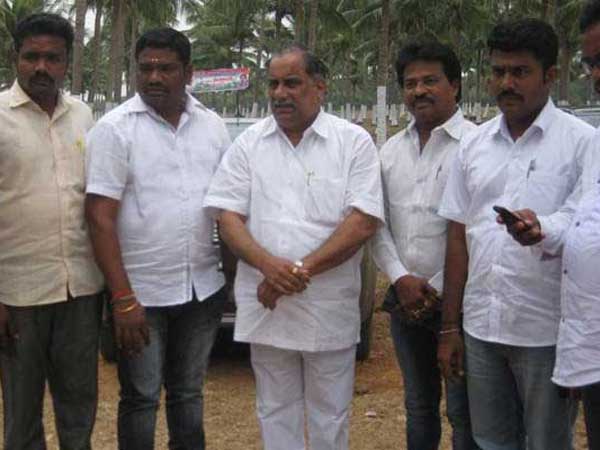 మహిళలు, విద్యార్థులు 