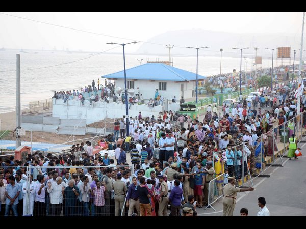 భారత నౌకాదళ చరిత్రలోనే ఇదొక అరుదైన ఘట్టం భారత నౌకాదళ చరిత్రలోనే ఇదొక అరుదైన ఘట్టం