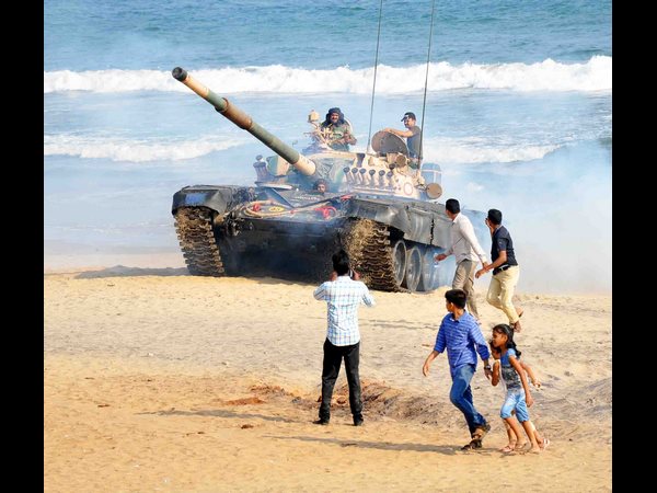 భారత నౌకాదళ చరిత్రలోనే ఇదొక అరుదైన ఘట్టం భారత నౌకాదళ చరిత్రలోనే ఇదొక అరుదైన ఘట్టం