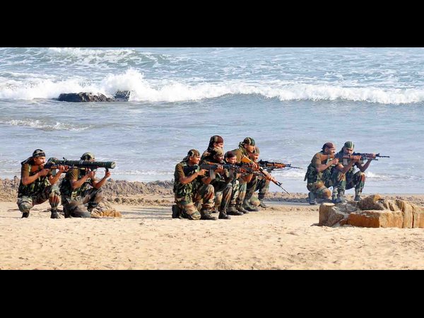 భారత నౌకాదళ చరిత్రలోనే ఇదొక అరుదైన ఘట్టం భారత నౌకాదళ చరిత్రలోనే ఇదొక అరుదైన ఘట్టం