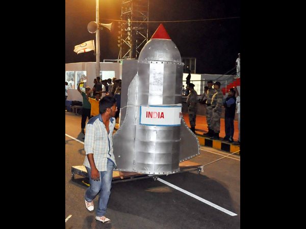 భారత నౌకాదళ చరిత్రలోనే ఇదొక అరుదైన ఘట్టం భారత నౌకాదళ చరిత్రలోనే ఇదొక అరుదైన ఘట్టం