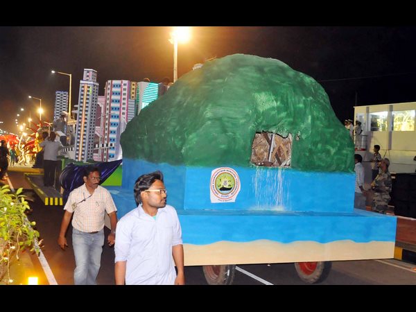 భారత నౌకాదళ చరిత్రలోనే ఇదొక అరుదైన ఘట్టం భారత నౌకాదళ చరిత్రలోనే ఇదొక అరుదైన ఘట్టం