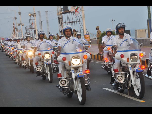 భారత నౌకాదళ చరిత్రలోనే ఇదొక అరుదైన ఘట్టం భారత నౌకాదళ చరిత్రలోనే ఇదొక అరుదైన ఘట్టం