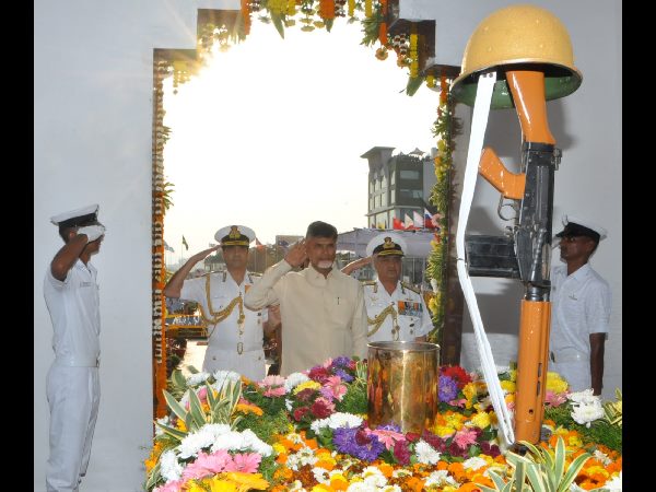  అమరవీరులకు చంద్రబాబు నివాళి