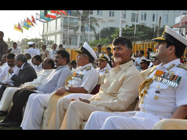  అమరవీరులకు చంద్రబాబు నివాళి