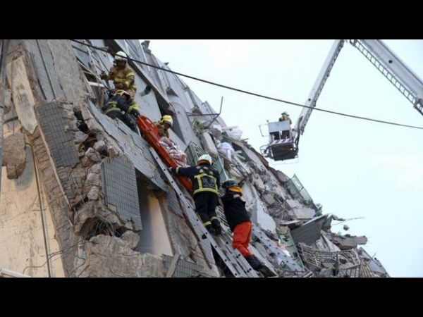 Taiwan earthquake leaves 'hundreds' of people feared trapped in buildings
