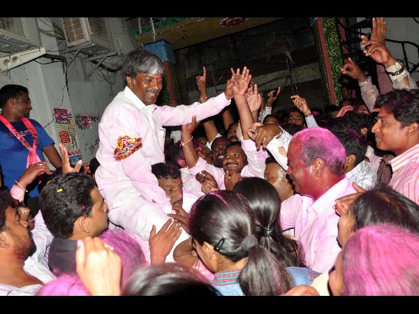  కార్యకర్తలతో కలిసి డ్యాన్స్ చేసిన మంత్రి పద్మారావు