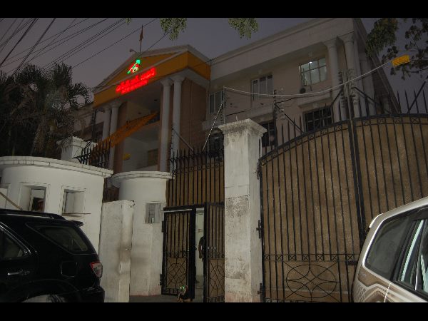  గ్రేటర్ ఎన్నికలు: టీడీపీలో నిరాశ, నలిగిపోయిన హస్తం