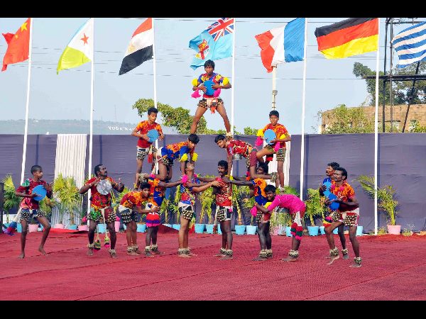 లాంఛనంగా ప్రారంభమైన ఐఎఫ్ఆర్ వేడుకలు లాంఛనంగా ప్రారంభమైన ఐఎఫ్ఆర్ వేడుకలు