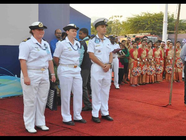 లాంఛనంగా ప్రారంభమైన ఐఎఫ్ఆర్ వేడుకలు లాంఛనంగా ప్రారంభమైన ఐఎఫ్ఆర్ వేడుకలు