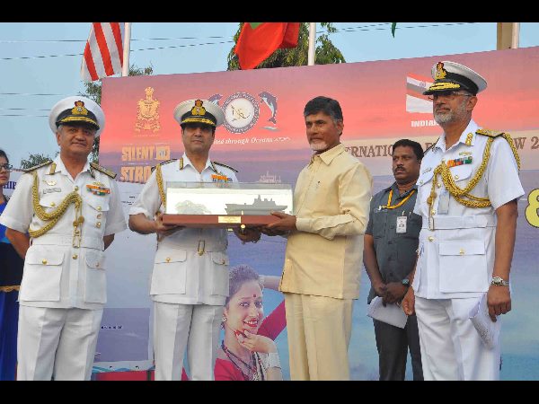 లాంఛనంగా ప్రారంభమైన ఐఎఫ్ఆర్ వేడుకలు లాంఛనంగా ప్రారంభమైన ఐఎఫ్ఆర్ వేడుకలు