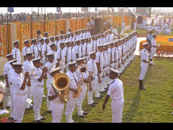 లాంఛనంగా ప్రారంభమైన ఐఎఫ్ఆర్ వేడుకలు లాంఛనంగా ప్రారంభమైన ఐఎఫ్ఆర్ వేడుకలు