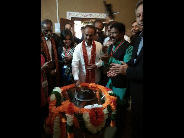 ఏపీకిచ్చారు.. మాకివ్వండి, మీ అనుమతి ఎందుకు: కేంద్రానికి ఈటెల (పిక్చర్స్)