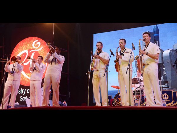 విశాఖ అందాలు రెట్టింపు-కళా ప్రదర్శనలు