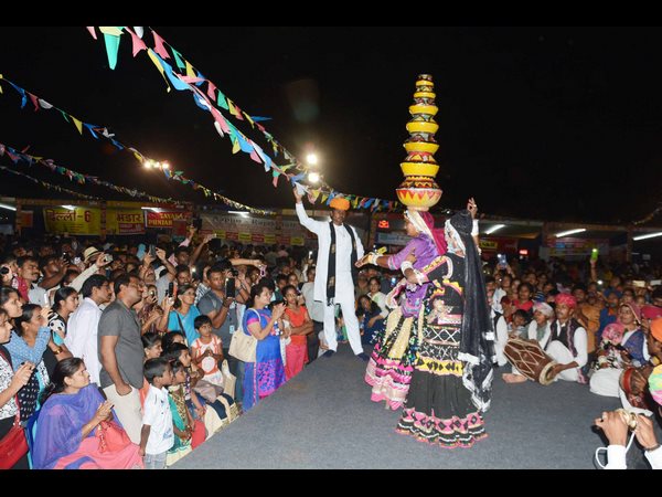 విశాఖ అందాలు రెట్టింపు-కళా ప్రదర్శనలు