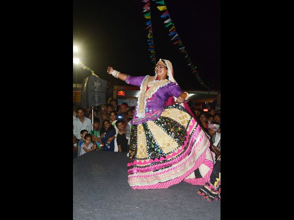 విశాఖ అందాలు రెట్టింపు-కళా ప్రదర్శనలు