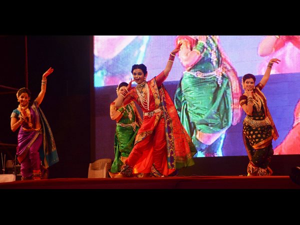 విశాఖ అందాలు రెట్టింపు-కళా ప్రదర్శనలు