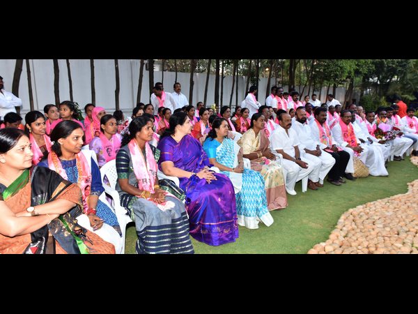 నూతన కార్పొరేటర్లతో కెసిఆర్