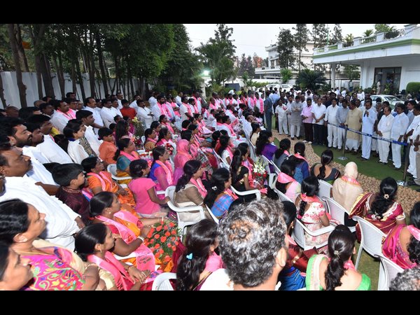 నూతన కార్పొరేటర్లతో కెసిఆర్