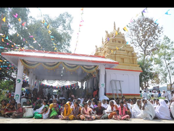  నాగోబా జాతరకు మెస్త్రం గిరిజనలు