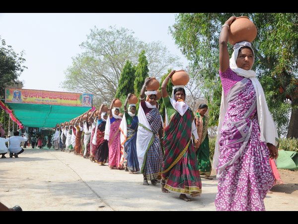 ప్రత్యేక పూజలు: నాగోబా జాతర నేపథ్యం ఇదీ(ఫోటోలు)
